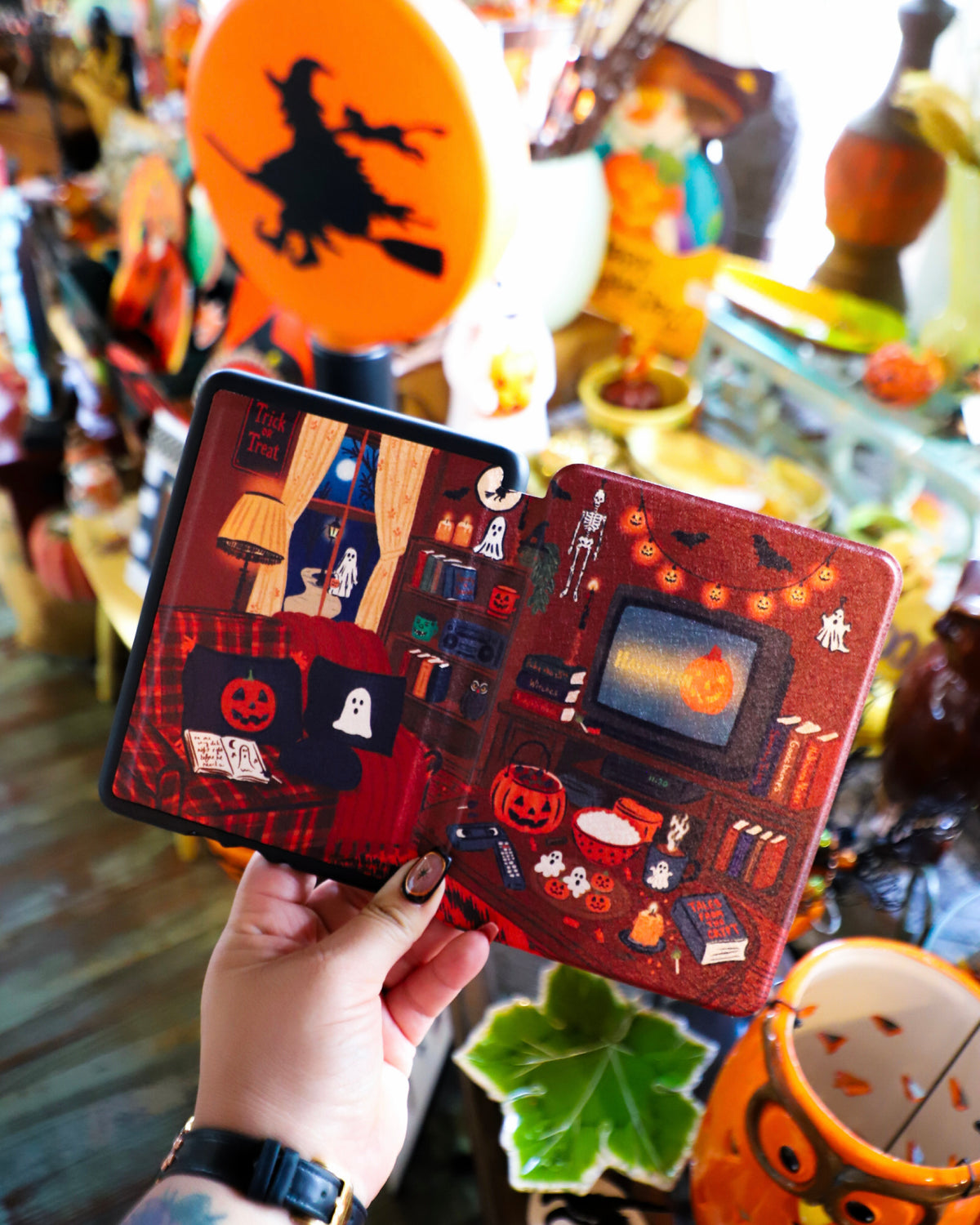 90s Halloween Living Room Kindle Case