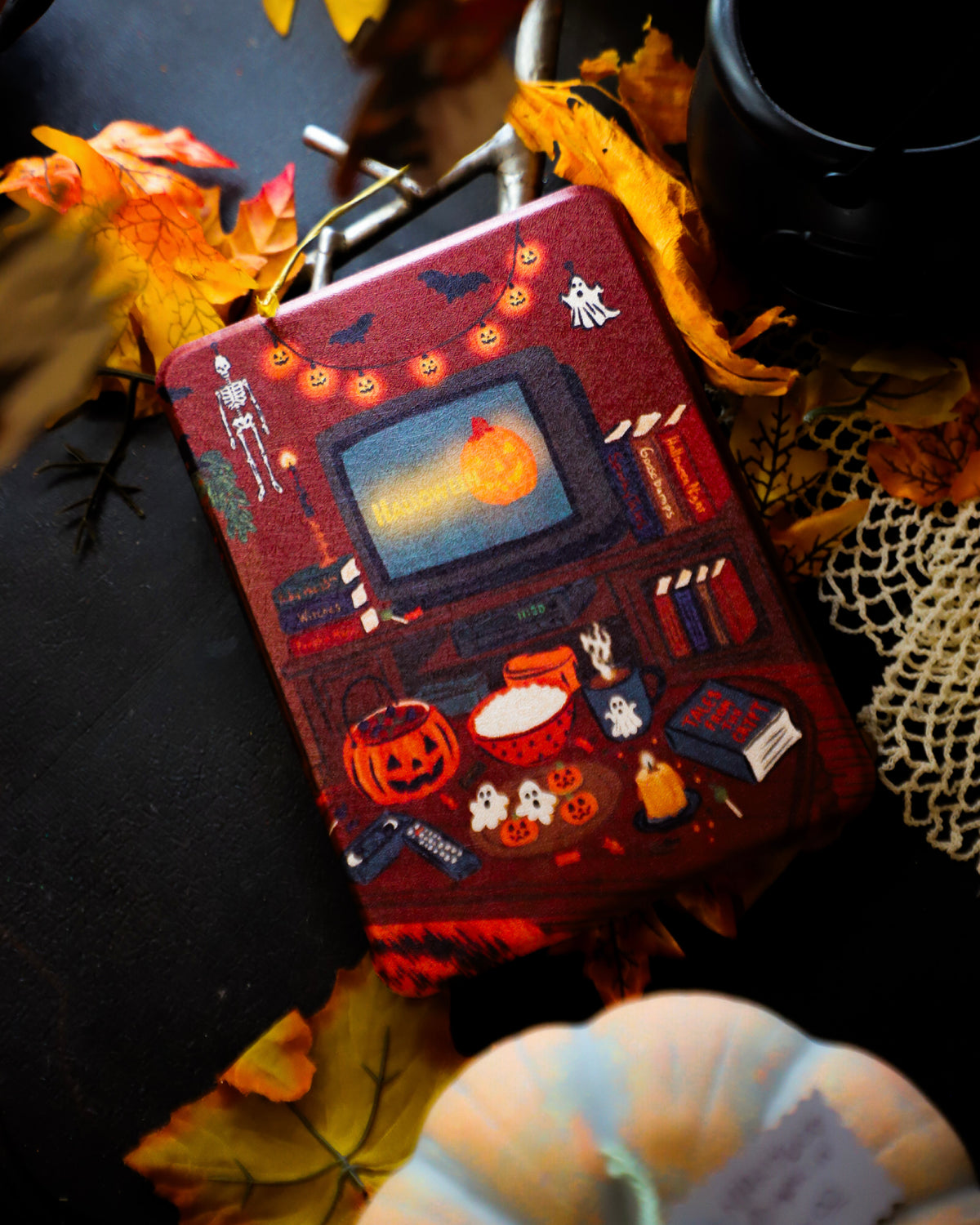90s Halloween Living Room Kindle Case